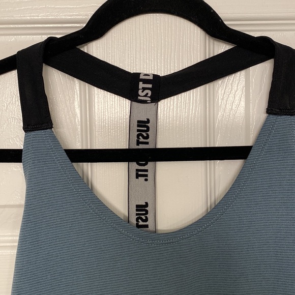 Nike Tank Top - Picture 4 of 6